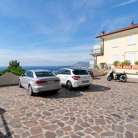 Casa Grimaldi - Terrace & Sea View Daire Ventimiglia Dış mekan fotoğraf
